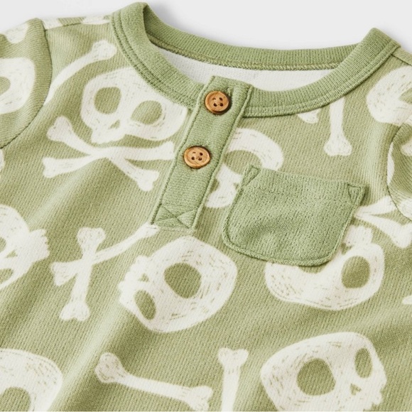 NWT CAT & JACK Green Skull and Crossbones Set- Size 0-3m - Picture 3 of 5
